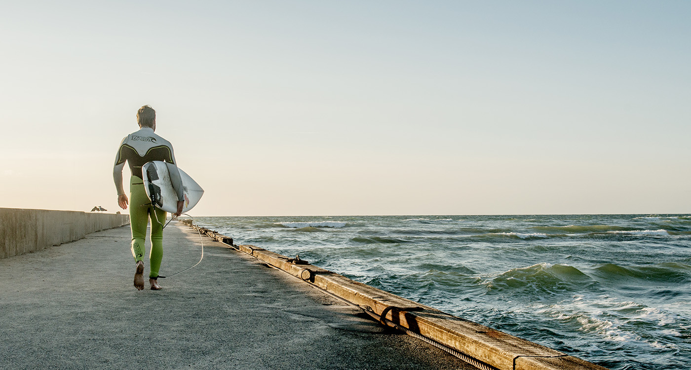 Surfer ved Vestkysten