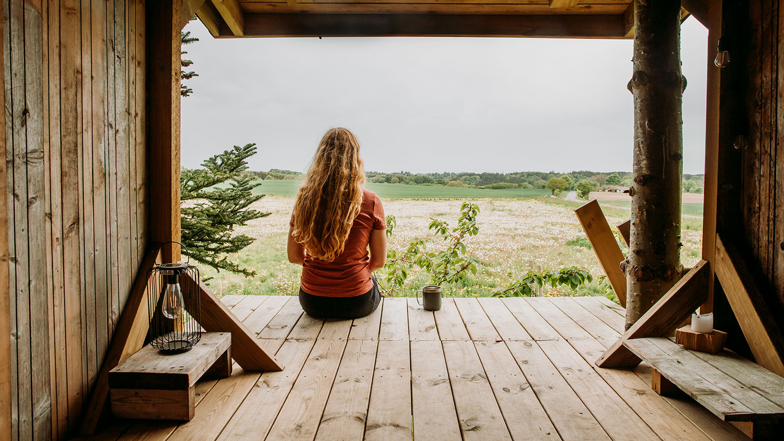 Kvinde i shelter ved Holmely